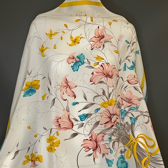 Vintage Nina Ricci Silk Scarf 30 In Sg Fair to Good Condition - Picture 3 of 10